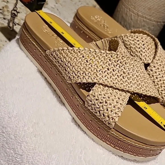 Vince Camuto Ravensal slide Sz 8 to 8.5. - Picture 13 of 13